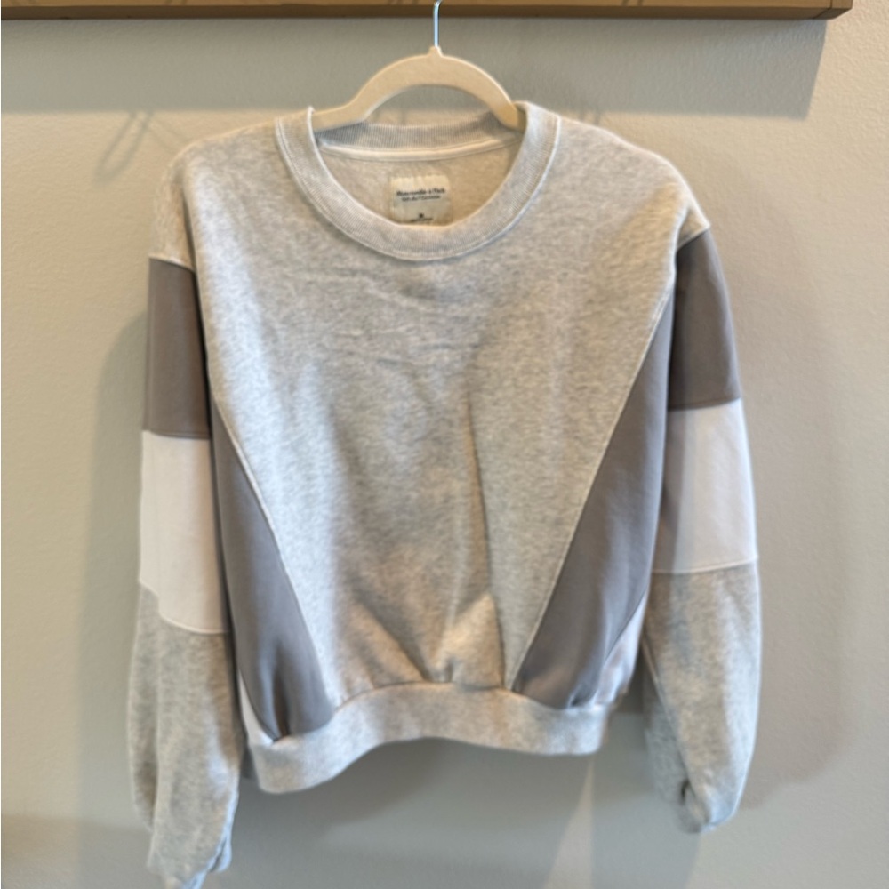 Abercrombie & Fitch Gray and White Colorblock Sweatshirt